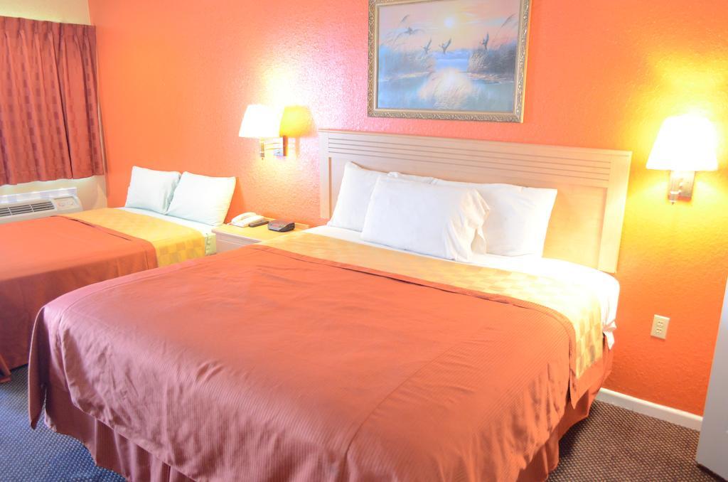 Texan Inn & Suites Louetta Rom bilde
